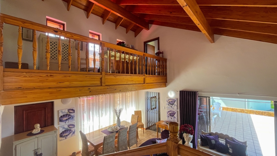 5 Bedroom Property for Sale in Glentana Western Cape